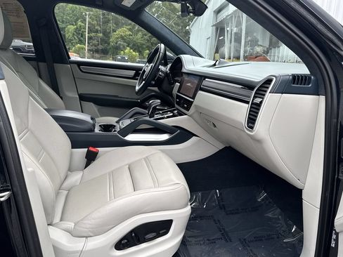 Used 2023 Porsche Cayenne Turbo S AWD/4WD image 31
