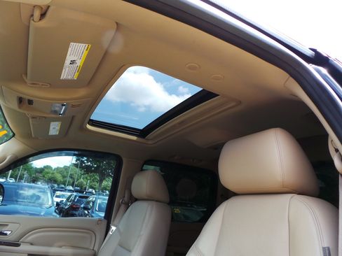 Used 2013 Cadillac Escalade EXT Luxury AWD/4WD image 8