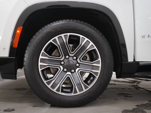 Used 2024 Jeep Wagoneer L Series II w/ Flexible Seating Group AWD/4WD image 34