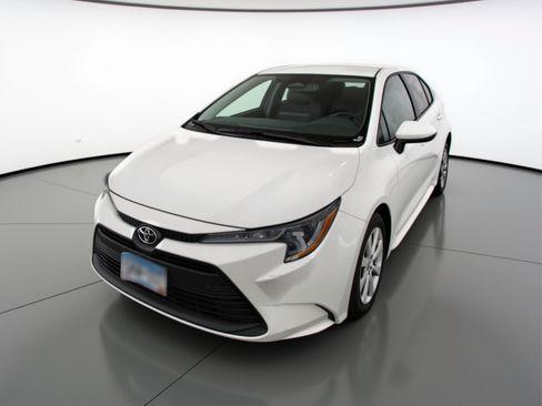 Used 2025 Toyota Corolla LE FWD image 3