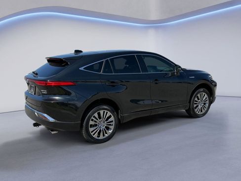 Used 2021 Toyota Venza Limited image 3