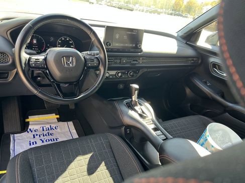 Used 2025 Honda HR-V Sport image 16