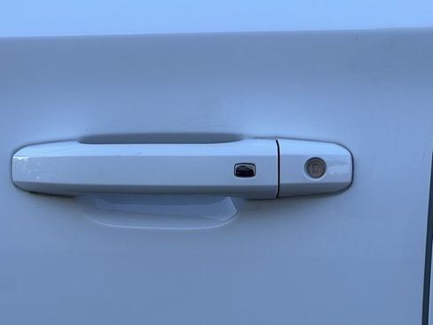 Used 2018 Chevrolet Tahoe LT image 13