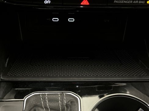 Used 2022 Volkswagen Atlas Cross Sport SE w/ Panoramic Sunroof Package image 16