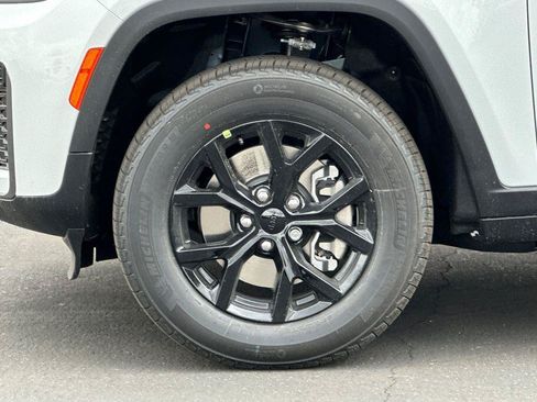 New 2026 Jeep Grand Cherokee L 4WD image 26
