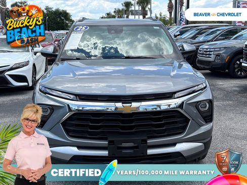 Used 2025 Chevrolet TrailBlazer LT AWD/4WD image 3
