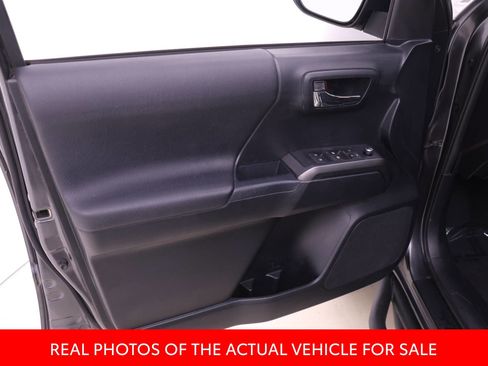 Certified 2017 Toyota Tacoma TRD Off-Road image 9