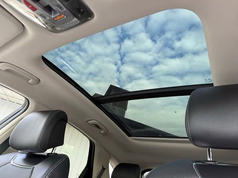 Used 2023 Genesis GV70 2.5T w/ Select Package image 15