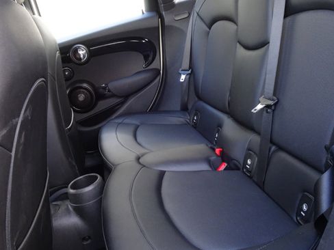 Used 2016 MINI Cooper 4-Door Hardtop image 12