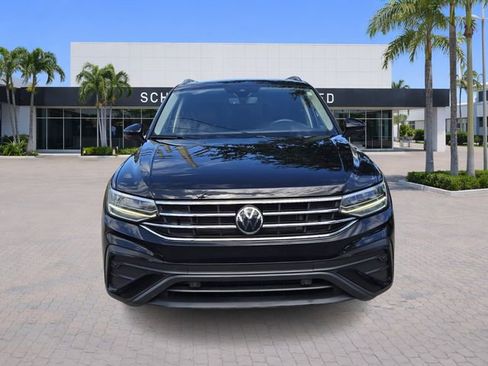 Used 2024 Volkswagen Tiguan SE w/ Panoramic Sunroof Package image 2