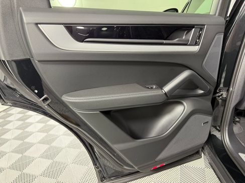 Certified 2026 Porsche Cayenne E-Hybrid Coupe AWD/4WD image 27