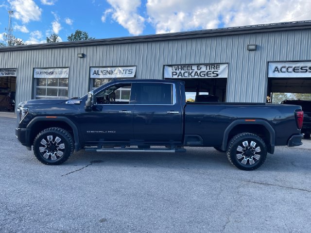Used 2024 GMC Sierra 2500 Denali w/ Denali Reserve Package AWD/4WD image 4