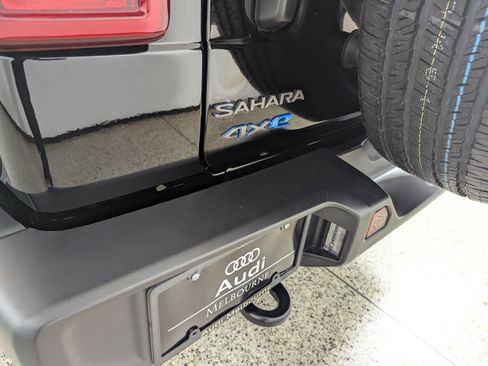 Used 2025 Jeep Wrangler Unlimited Sahara AWD/4WD image 16