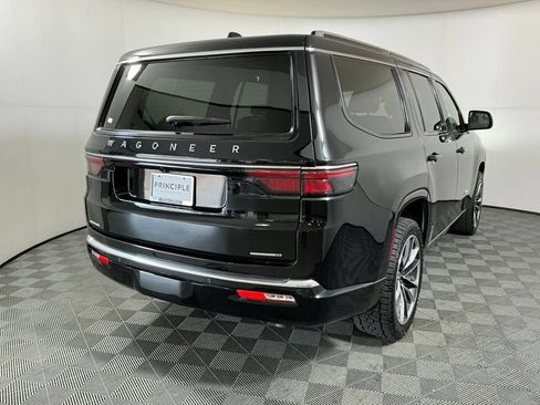 Used 2023 Jeep Wagoneer Series III w/ Premium Group I AWD/4WD image 5