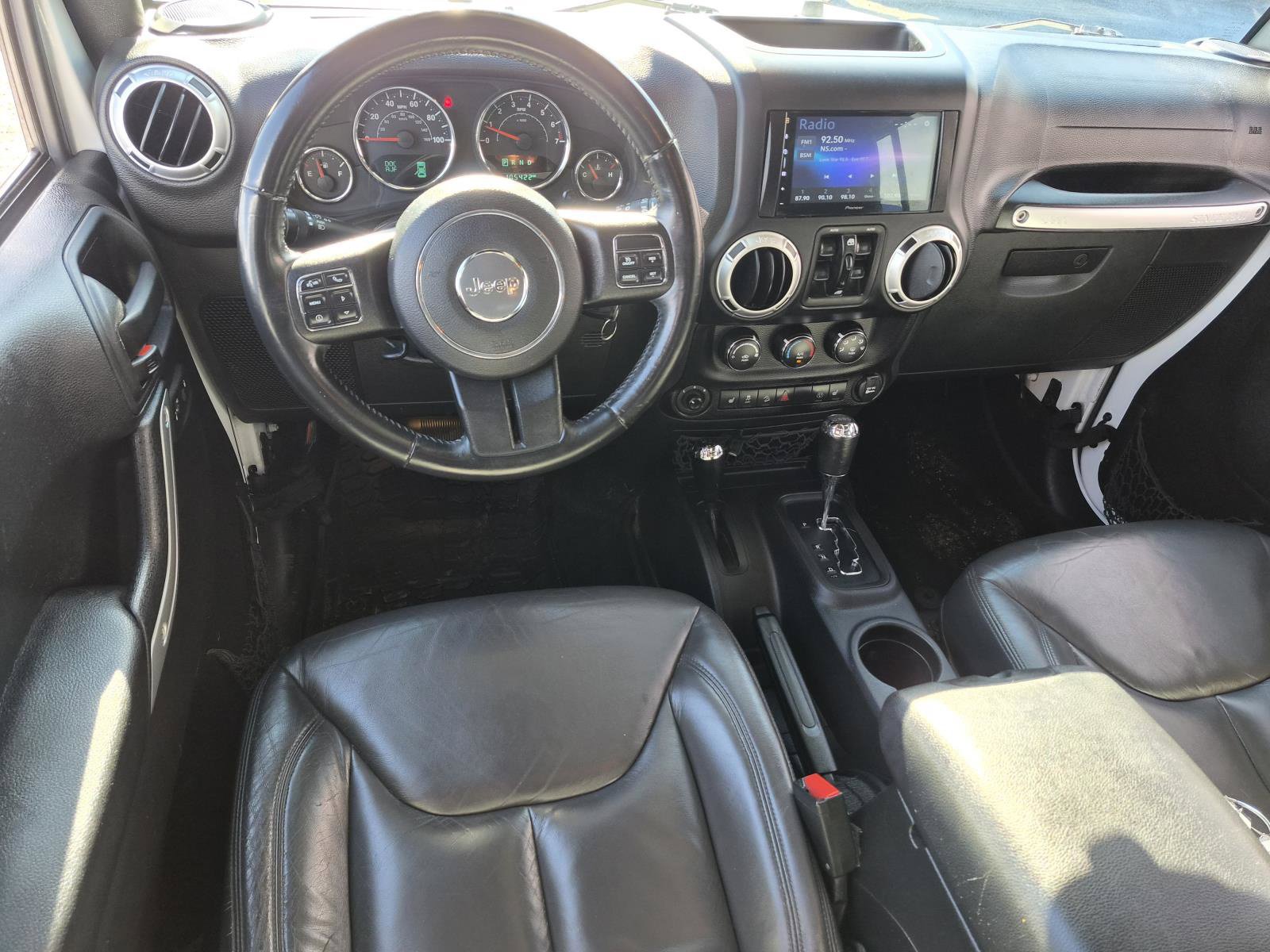 Used 2016 Jeep Wrangler Unlimited Sahara w/ Connectivity Group AWD/4WD image 12