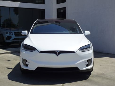 Used 2016 Tesla Model X 90D image 4