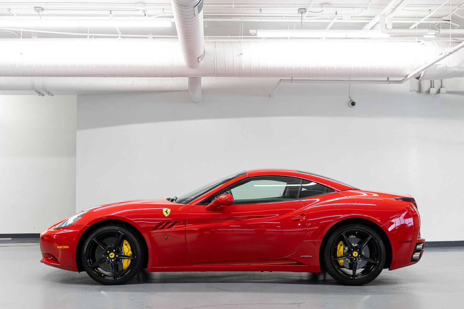 Used 2011 Ferrari California RWD image 5