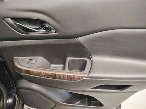 Used 2022 GMC Acadia Denali w/ Denali Ultimate Package image 15