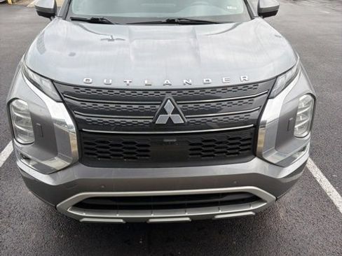 Used 2022 Mitsubishi Outlander SEL image 2