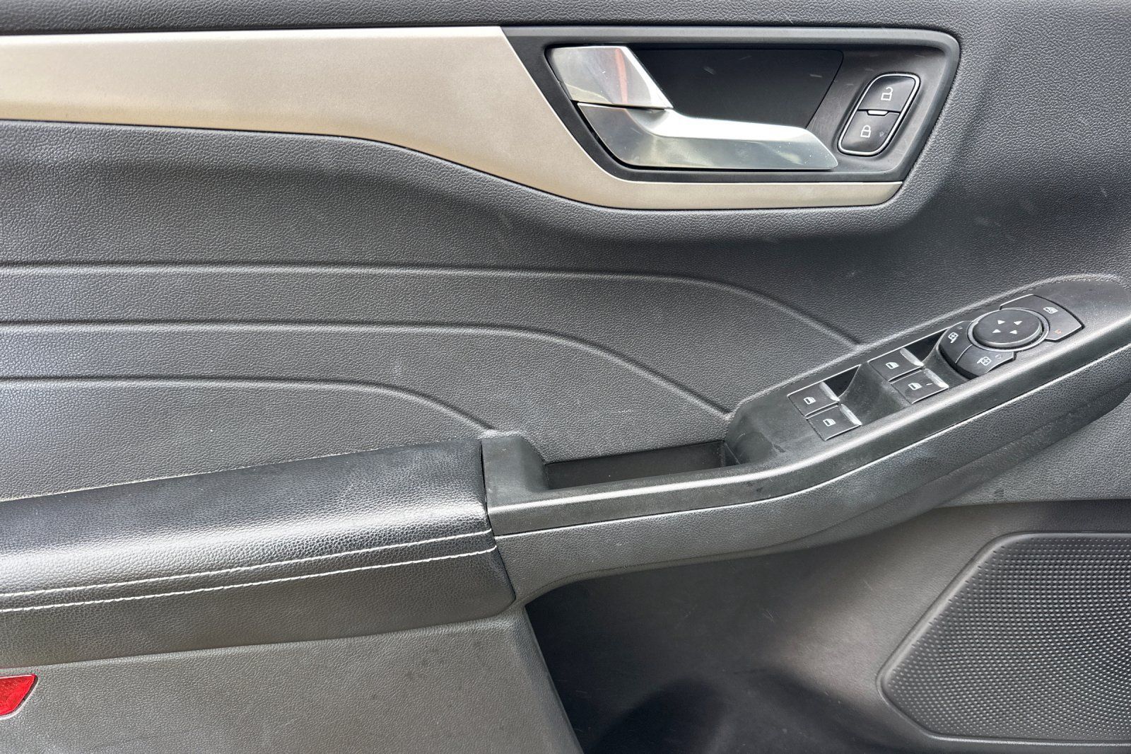 Used 2022 Ford Escape SEL FWD image 10