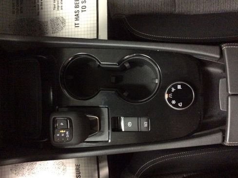 Used 2022 Nissan Rogue SV image 27