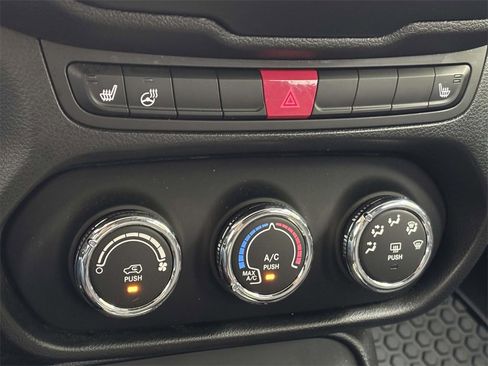 Used 2016 Jeep Renegade 75th Anniversary image 20