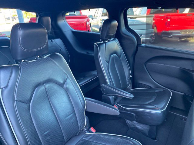 Used 2025 Chrysler Pacifica Limited FWD image 38