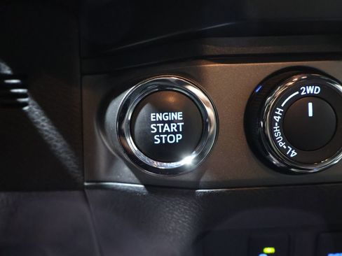 Used 2022 Toyota Tacoma TRD Off-Road w/ Technology Package image 25