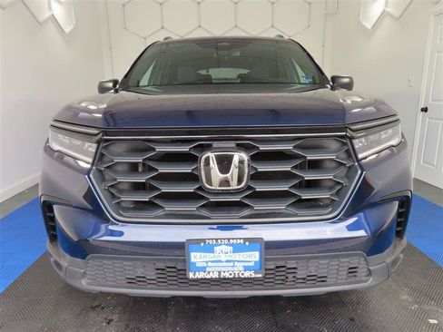 Used 2025 Honda Pilot Sport image 3