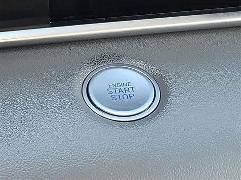 Used 2021 Hyundai Elantra SEL image 16