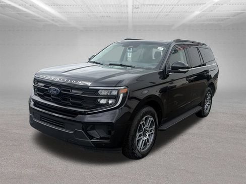 Used 2026 Ford Expedition Active AWD/4WD image 4