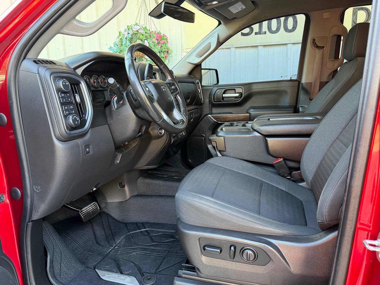 Used 2021 Chevrolet Silverado 1500 RST AWD/4WD image 12