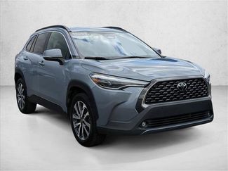 Used 2023 Toyota Corolla Cross XLE video 3