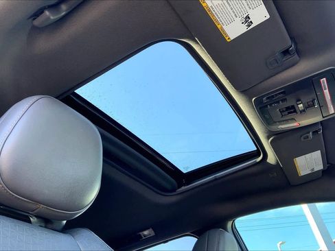 Used 2023 Toyota Sienna XLE Woodland Edition image 14