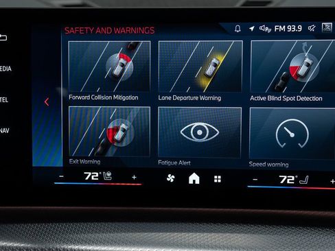 Used 2024 BMW X1 w/ M Sport Line w/ Premium Package image 31