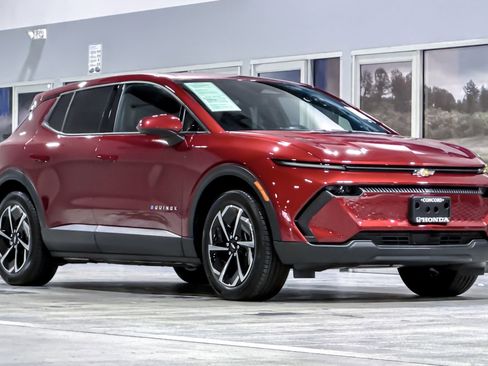 Used 2025 Chevrolet Equinox EV LT image 6