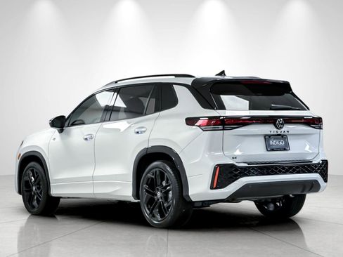New 2026 Volkswagen Tiguan SE R-Line FWD image 3