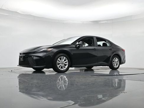 Used 2025 Toyota Camry LE FWD image 35