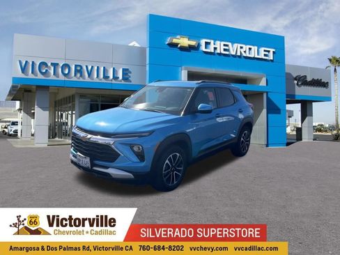 Used 2025 Chevrolet TrailBlazer LT FWD image 1