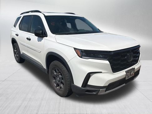 Used 2024 Honda Pilot TrailSport image 3