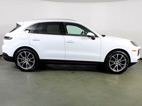 New 2026 Porsche Cayenne AWD/4WD image 8