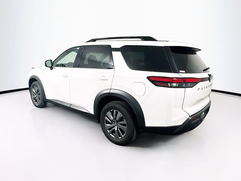 Used 2024 Nissan Pathfinder SV image 5