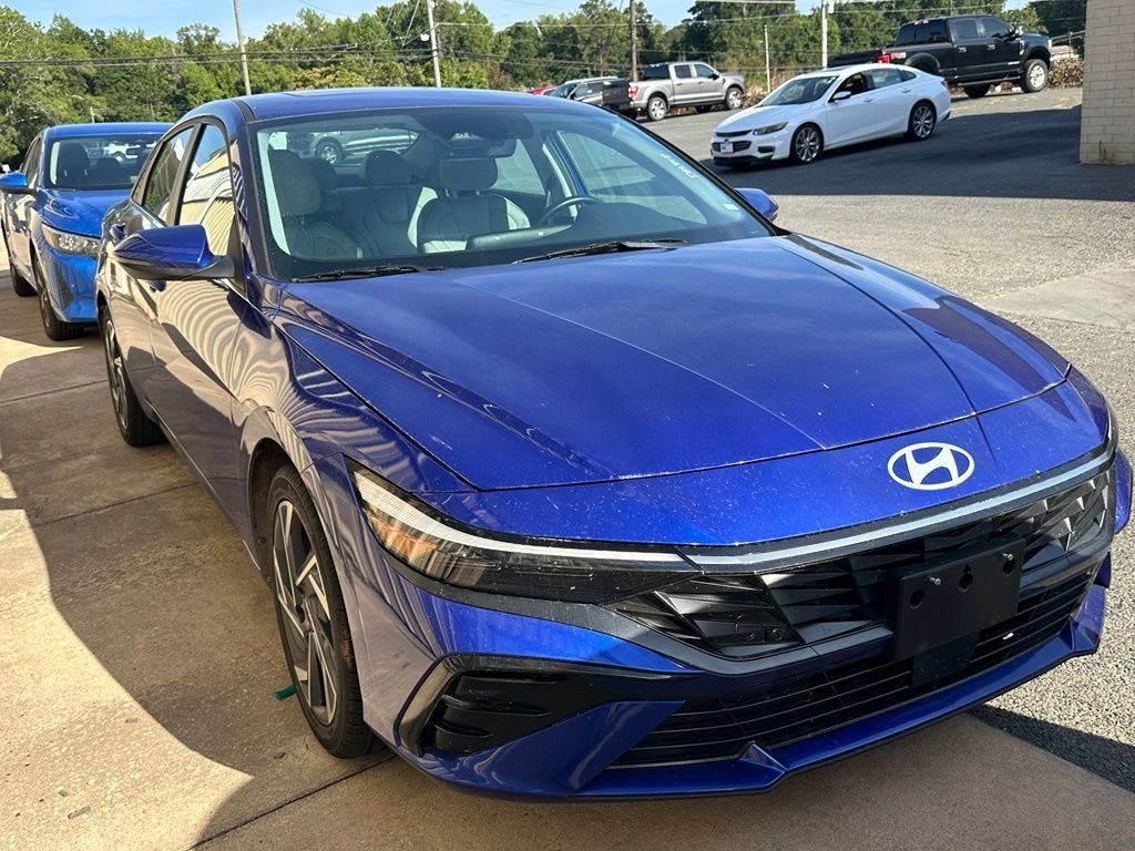 Used 2025 Hyundai Elantra Limited FWD image 8