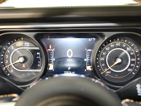 Used 2024 Jeep Wrangler Unlimited Sahara w/ Technology Group AWD/4WD image 19