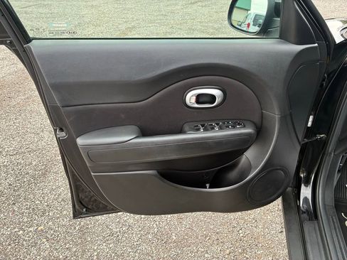 Used 2019 Kia Soul + image 9