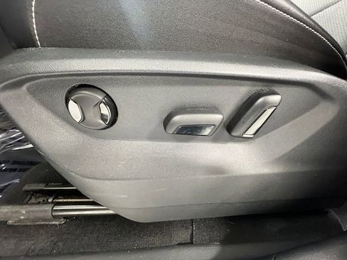 Used 2025 Volkswagen Atlas SE image 27