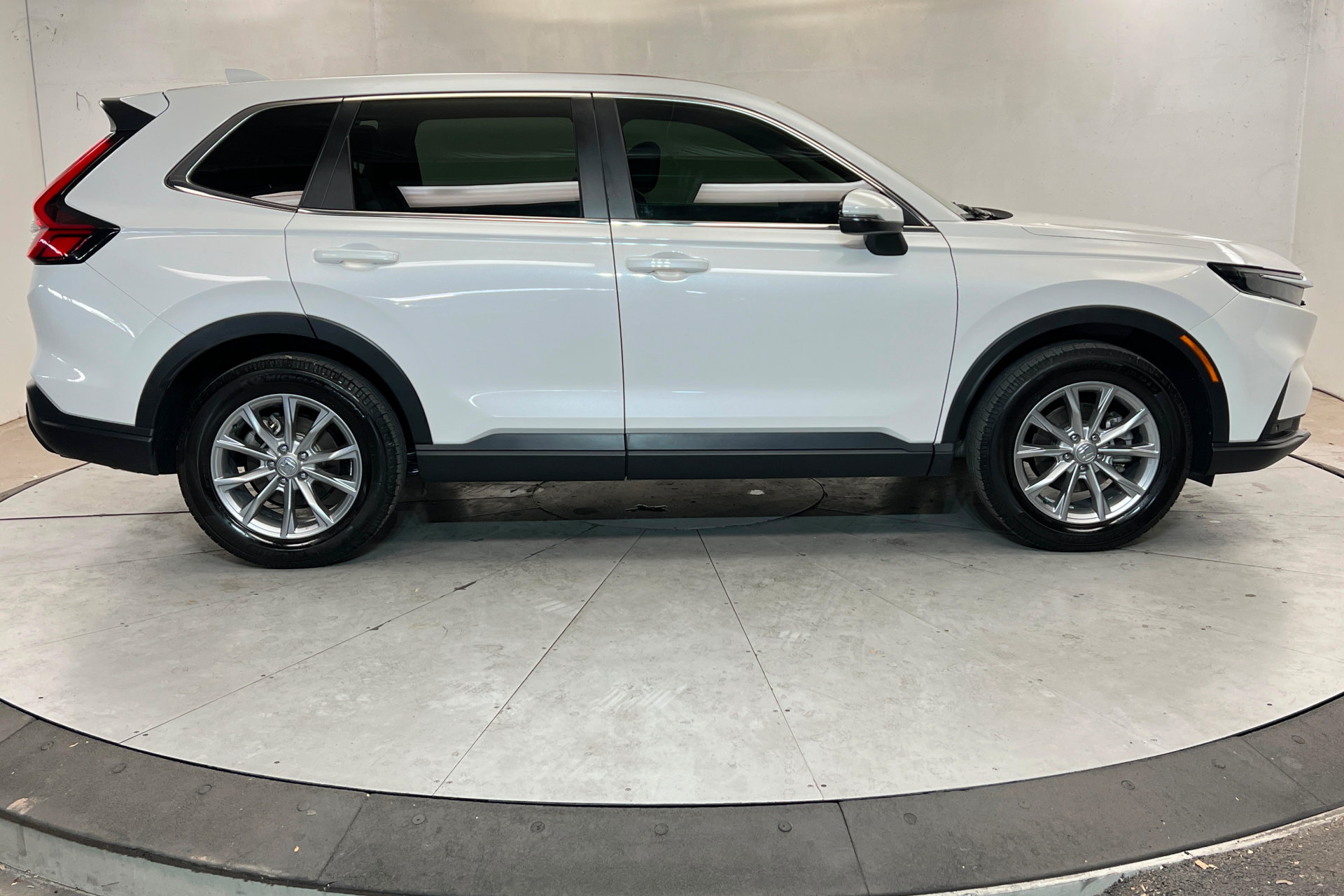 Used 2025 Honda CR-V EX-L image 7
