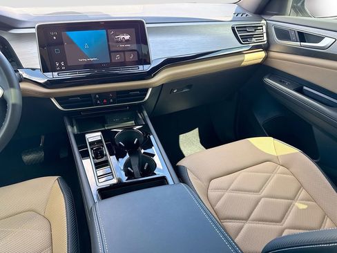 Used 2024 Volkswagen Atlas Cross Sport SE image 29