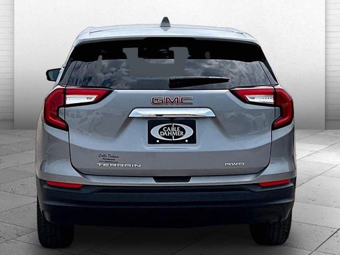 Used 2024 GMC Terrain SLE AWD/4WD image 3