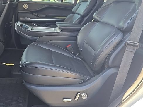 Used 2025 Lincoln Navigator Reserve AWD/4WD image 18